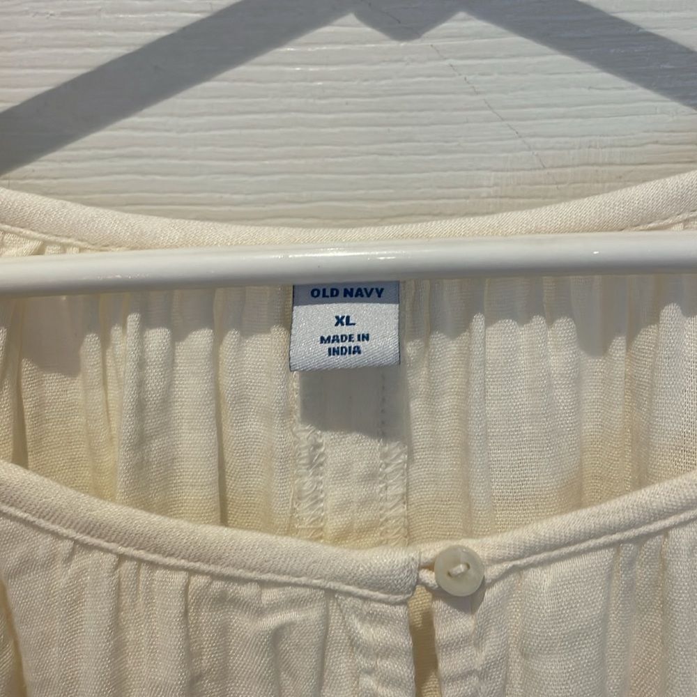 NWT Old Navy blouse with keyhole detail SZ Xlarge - Picture 2 of 9